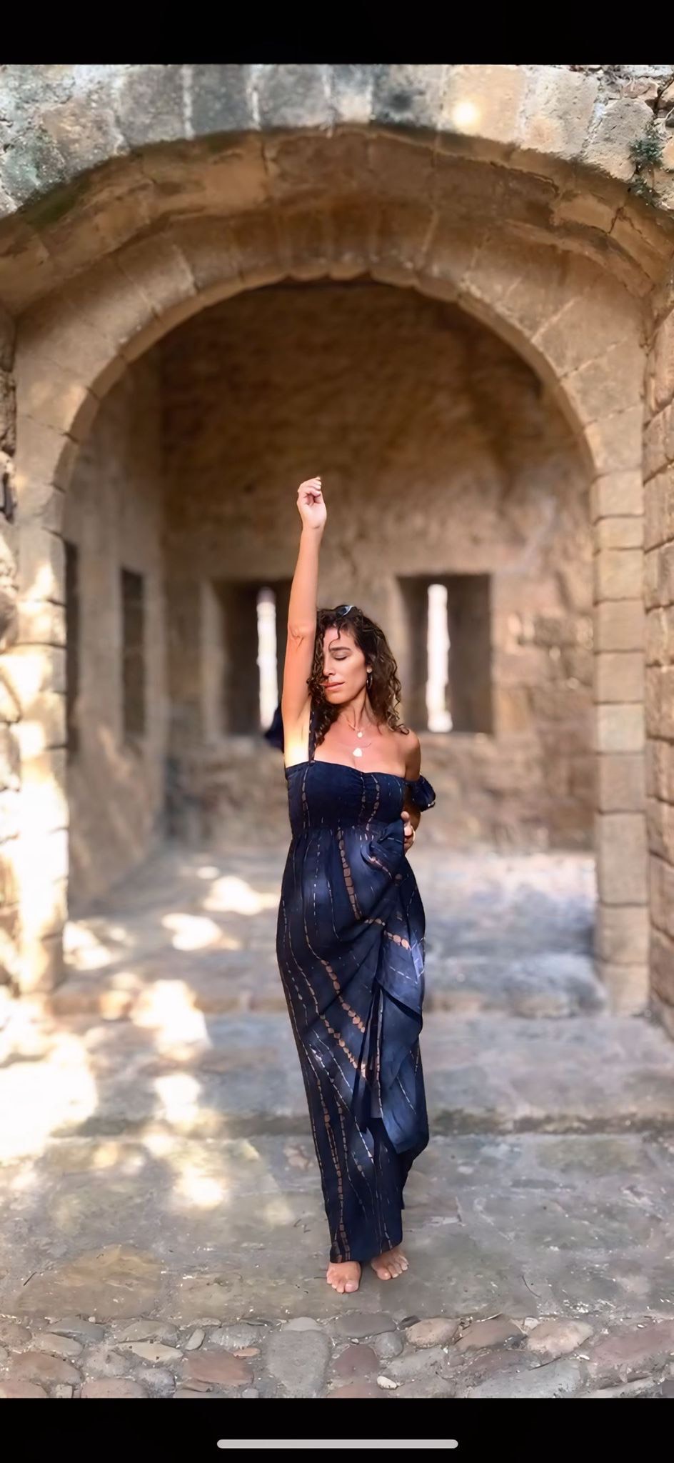 Inma Ortiz interpretando boleros y música mediterránea en directo